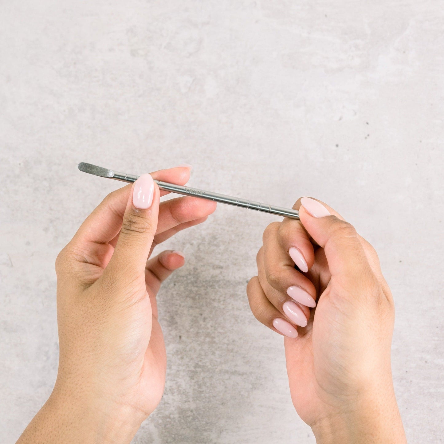 MATT SILVER CONTOURED CUTICLE TOOL