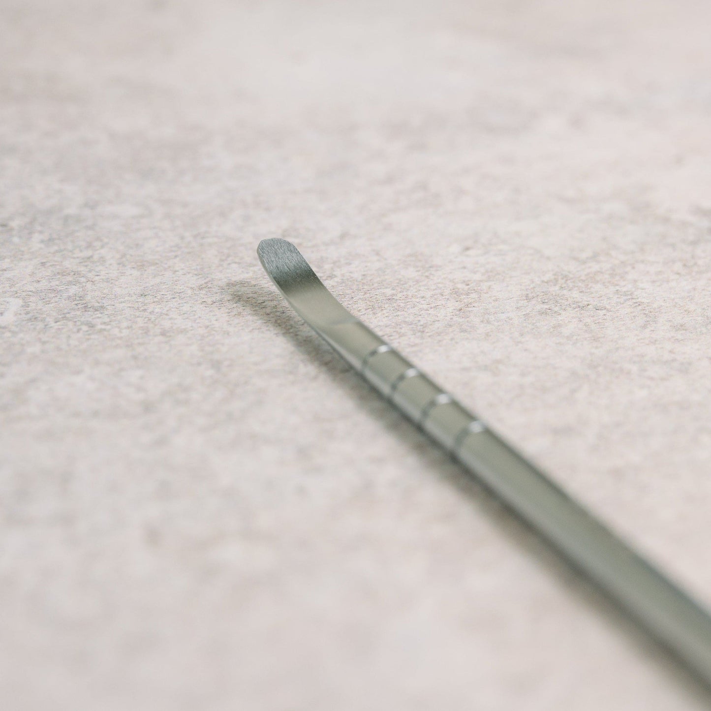 MATT SILVER CONTOURED CUTICLE TOOL