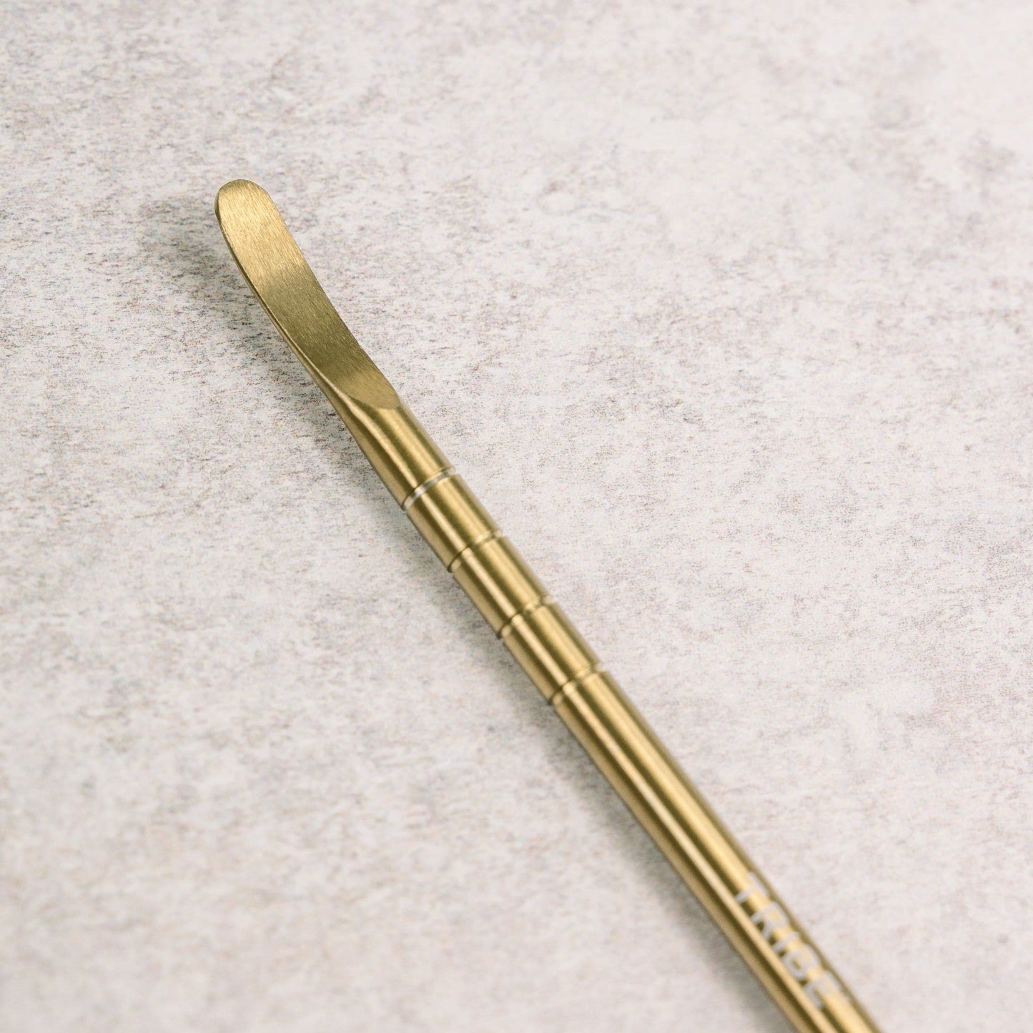 MATT GOLD CONTOURED CUTICLE TOOL
